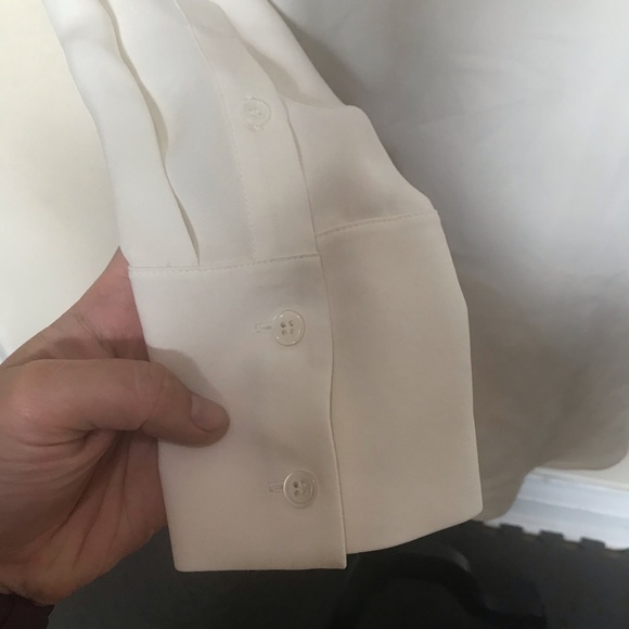 Theory silk top size medium fits more like a large - Picture 5 of 8